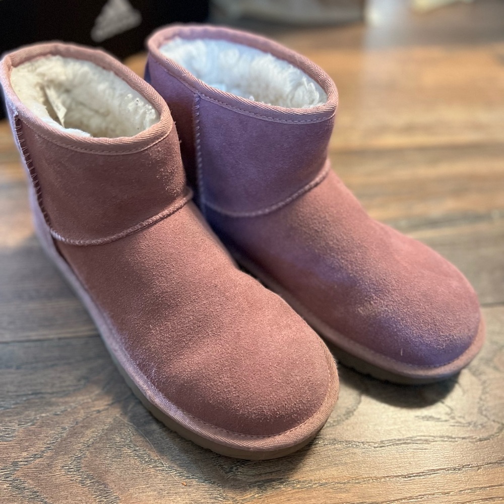 Light pink short uggs boots booties koolaburra